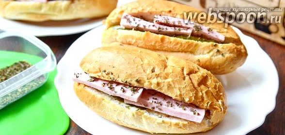 Хот-дог с колбасой