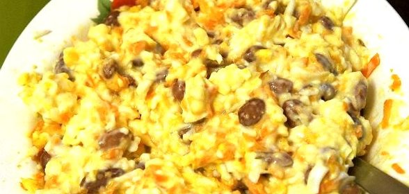 Сытный салат с фасолью