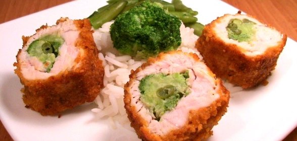 Рулетики из индейки, фаршированные брокколи и стручковой фасолью