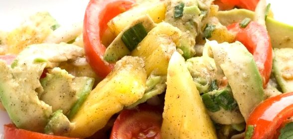 Салат с помидорами и ананасами