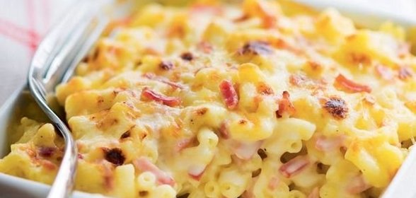Макаронная запеканка с ветчиной и сыром