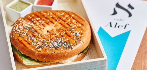 Фрикадельки в томатном соусе с пикантным рисом