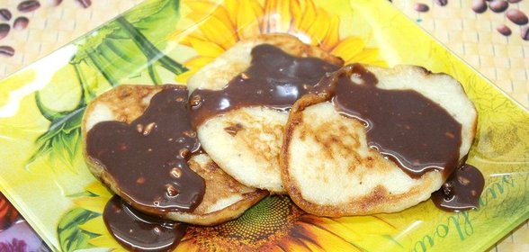 Оладьи с шоколадом и бананами