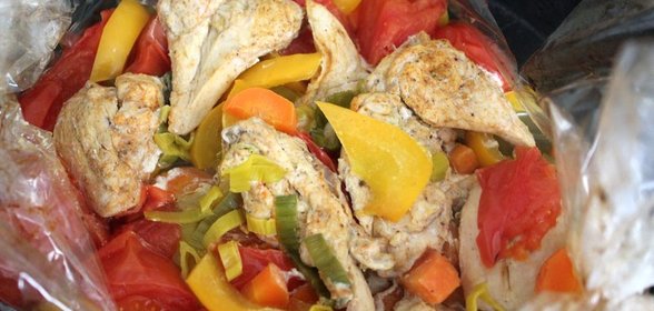 Запеченная, диетическая, сочная куриная грудка с овощами