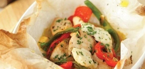 Куриная грудка в конверте, запеченная с овощами и сыром