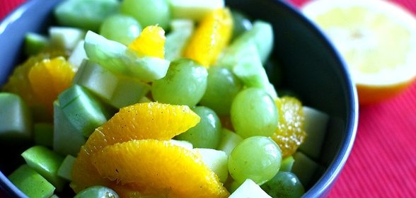 Фруктовый салат с огурцом