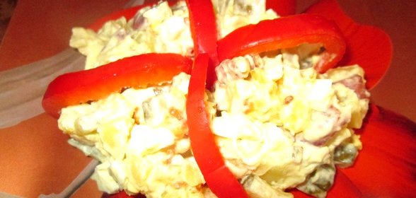 Картофельный салат с ветчиной и маринованными огурчиками