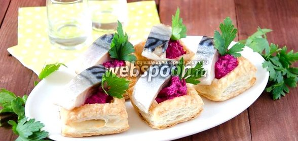 Закуска с солёной скумбрией и свёклой