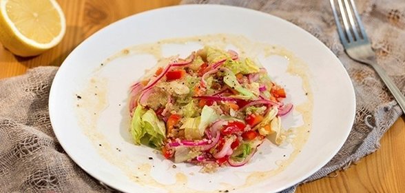 Овощной салат с киноа