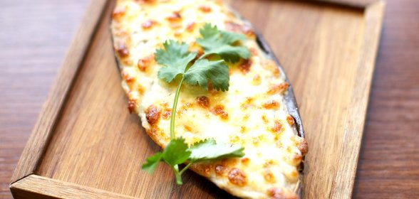 Баклажаны с сулугуни и помидорами