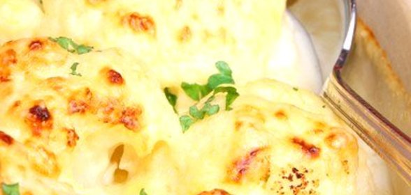 Золотистая цветная капуста с чесноком и пармезаном