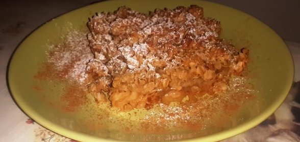 Пирог со сливами и творожной начинкой