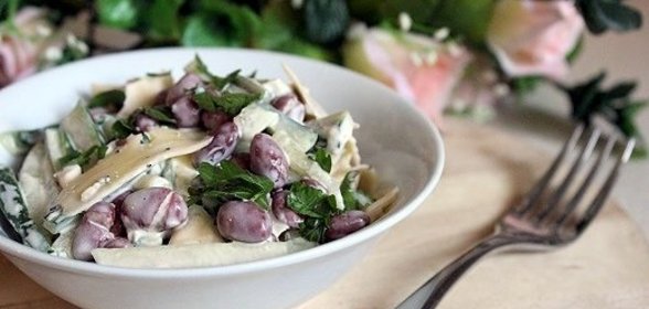 Салат с фасолью и сыром