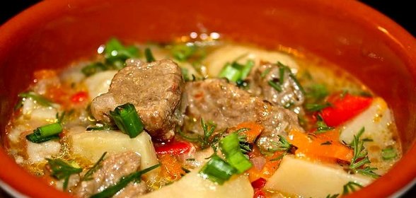 Жаркое из говядины в горшочках