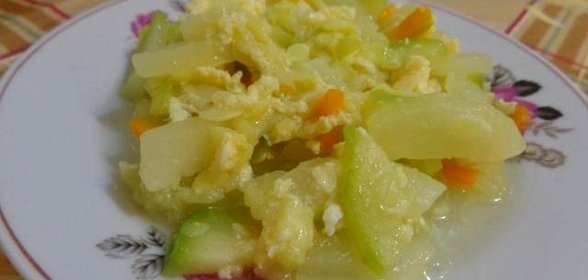 Кабачки жареные с яйцом