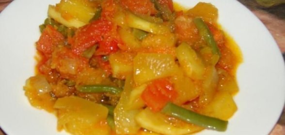 Овощное рагу из кабачков помидор и фасоли