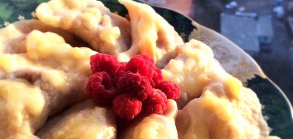 Вареники с малиновой начинкой