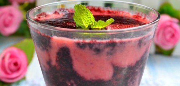 Клубнично-черничный смузи