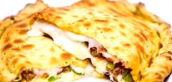 Пицца кальцоне с курицей