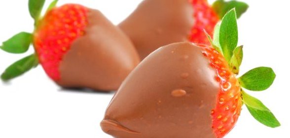 Свежая клубника в молочном шоколаде