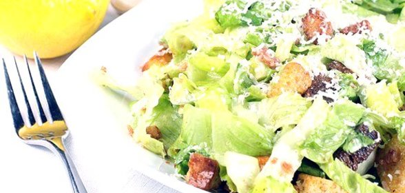 Салат «Цезарь» со свининой