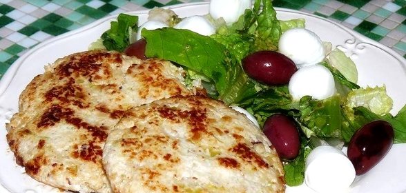 Котлеты из индейки с яблоками и орехами