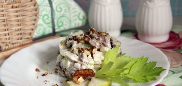 Салат с курицей и сельдереем