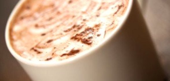 Воздушный горячий шоколад с кофе с апельсином