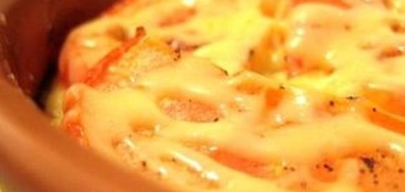 Омлет Пикантный с красными грушами