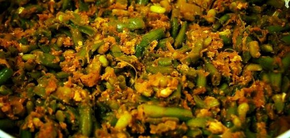 Тушеная спаржевая фасоль