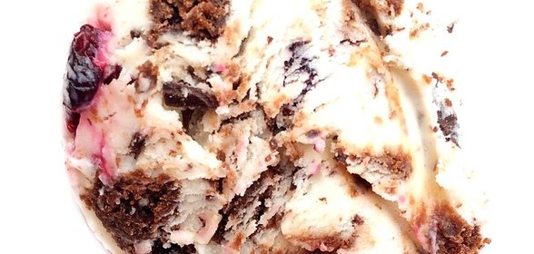 Мороженое со вкусом торта «Черный лес»