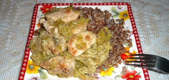 Куриная грудка тушеная с кабачком