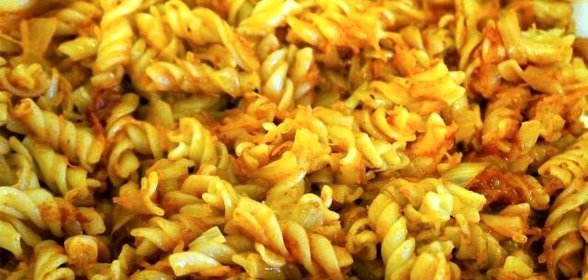 Макароны с луком и морковью