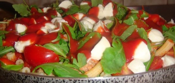 Домашняя паста с фрикадельками и моцареллой