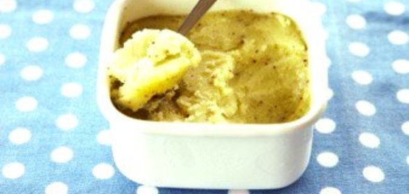 Греческая картофельная закуска с миндалем и чесноком