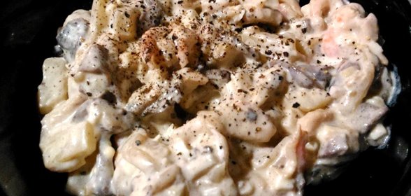 Салат с грибами, курицей и креветками