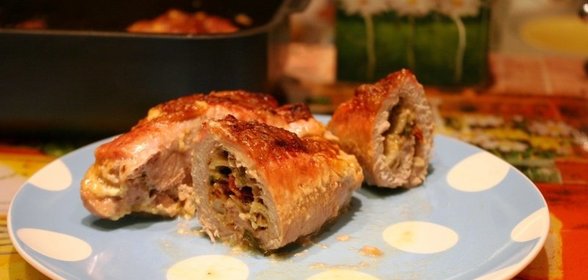 Рулетики из свинины, запеченные в духовке