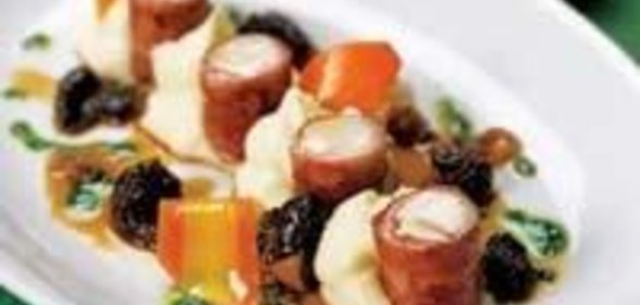 Рулеты из кролика с грибным соусом