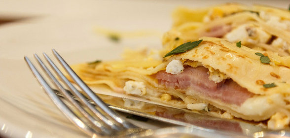 Креп с яйцом и беконом