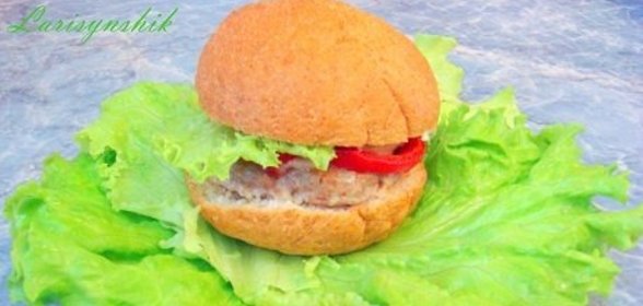 Чизбургер с котлетой и запеченными овощами
