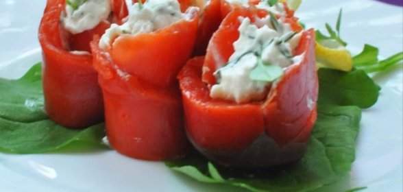 Лососевые рулеты с начинкой