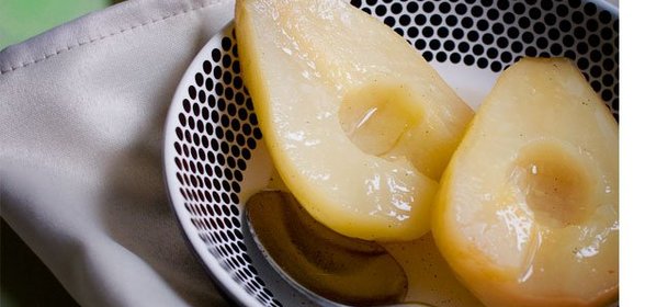 Вареные груши с имбирем