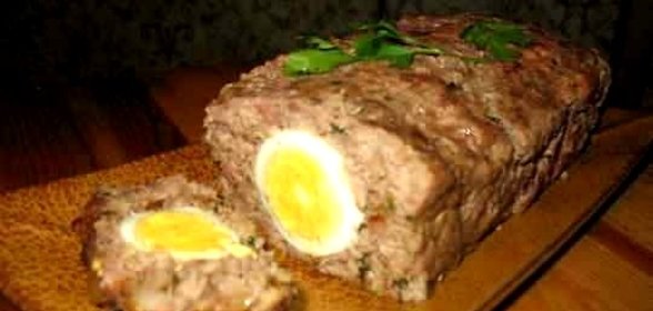 Рулет из фарша с яйцом