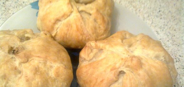 Мясо с картофелем в мешочке из теста