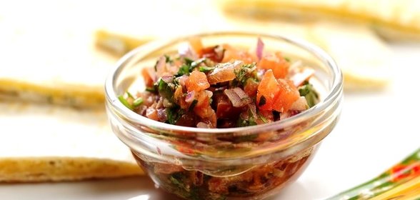 Салат из помидоров с луком