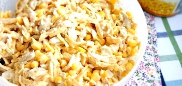 Салат из курицы с яичными блинчиками