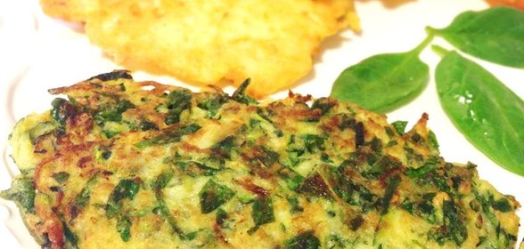 Детокс оладьи из цукини с зеленым луком и мятой