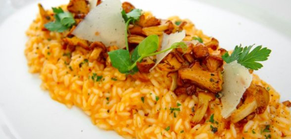 Ризотто с шафраном и лисичками