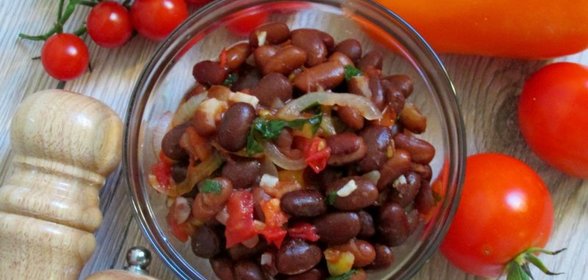 Фасоль с помидорами