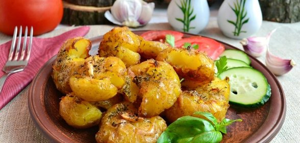 Давленный молодой картофель запеченный в духовке